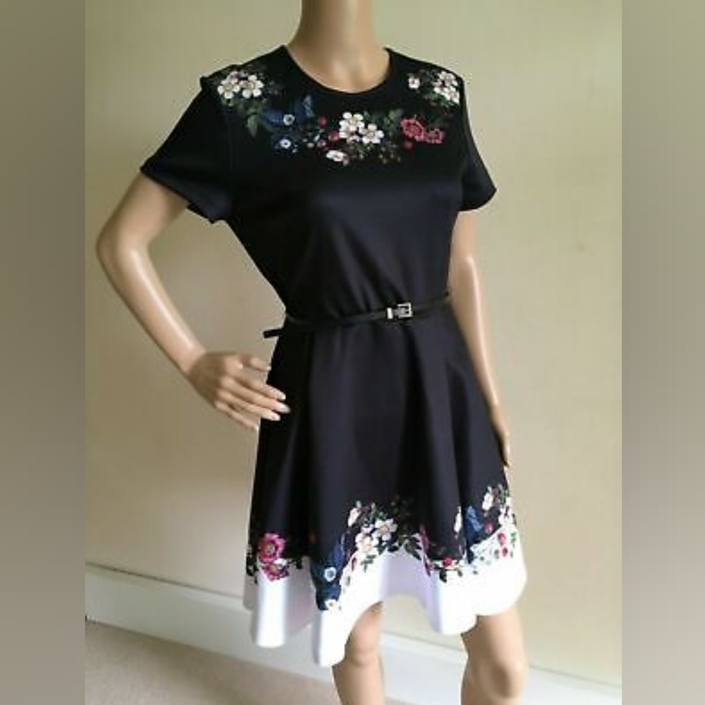 Ted Baker Chestna Floral Oracle size 5 (L/XL)